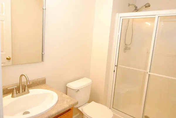 $2,975 | 109 Overlook Circle, Hudson, NH 03051