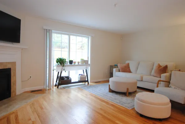 $2,975 | 109 Overlook Circle, Hudson, NH 03051