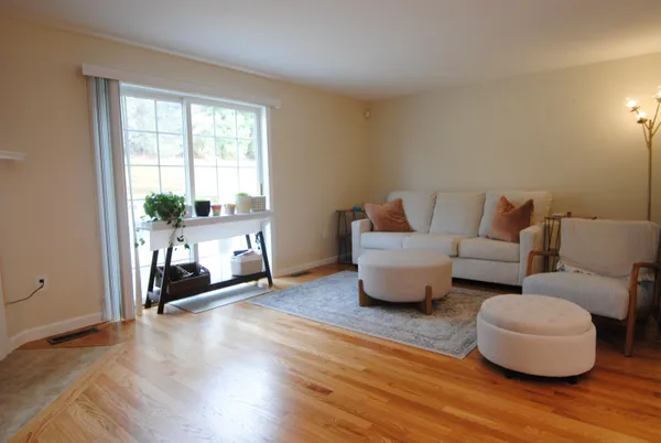 $2,975 | 109 Overlook Circle, Hudson, NH 03051