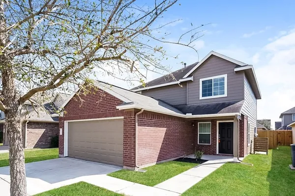 a view of a yard in front view of a house with a yard