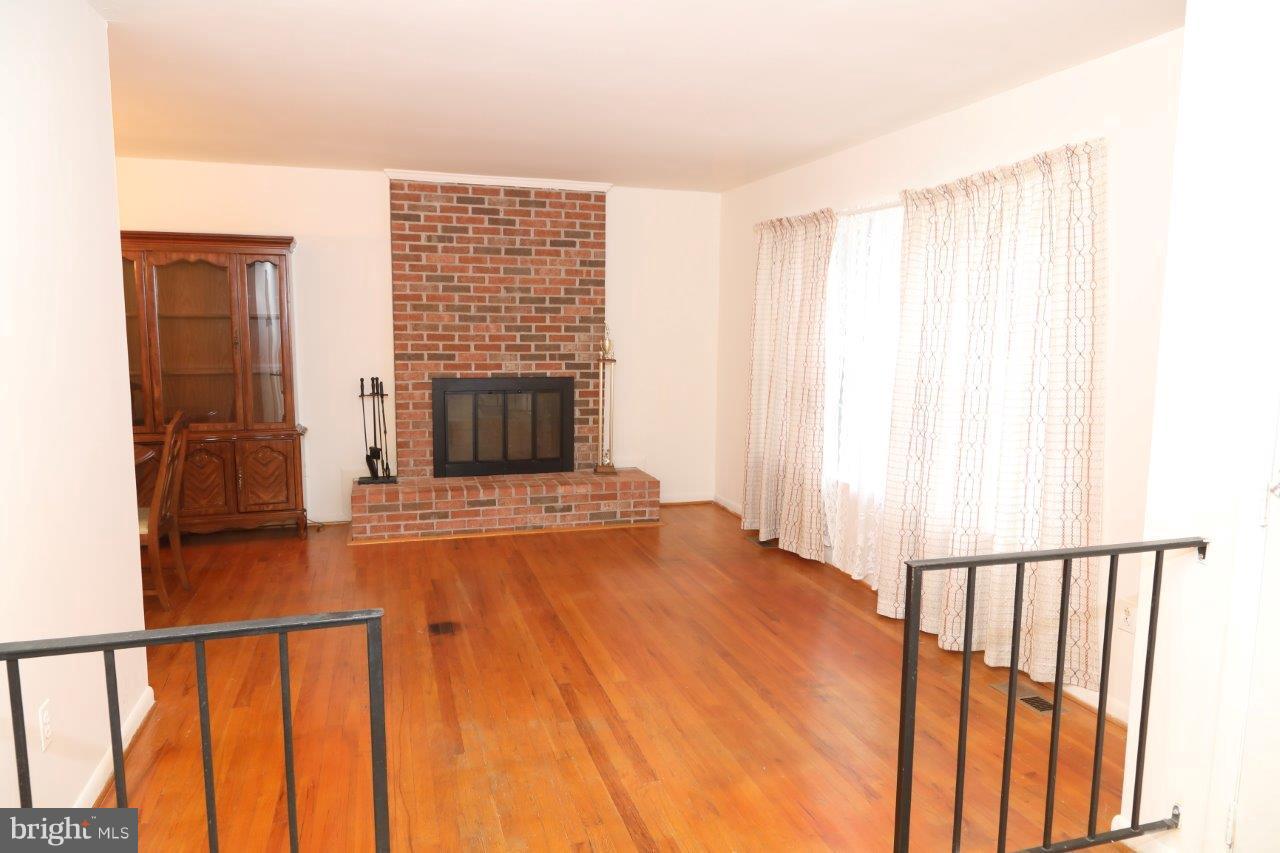 2315 Millers Mill Road Cooksville, MD 21723 - Photo 4 of 17 Living Room