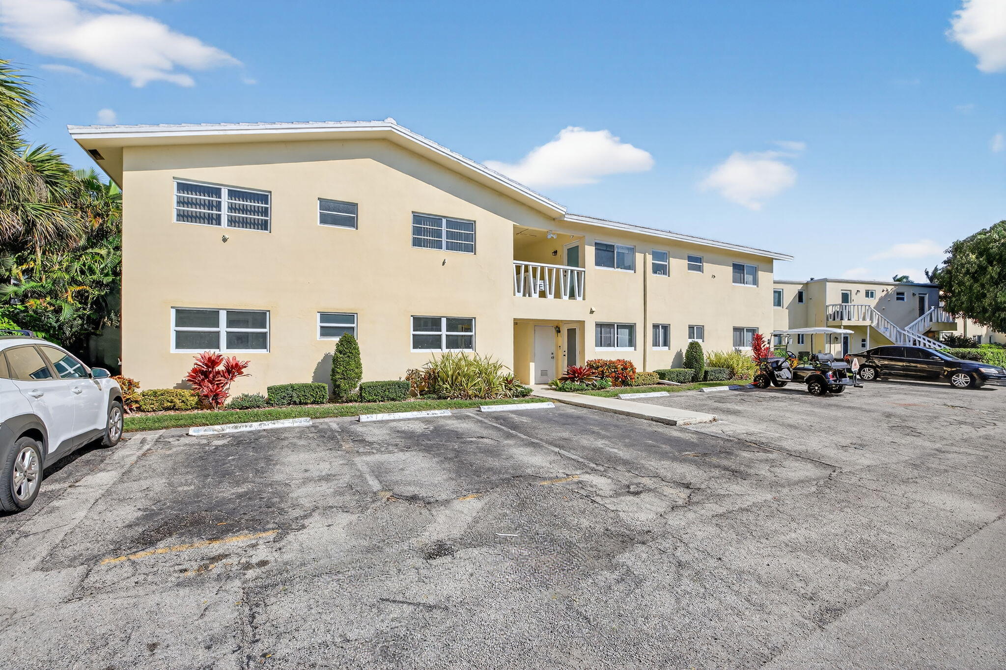 2755 Northeast 28th Avenue, Unit E2 Lighthouse Point, FL 33064 - Photo 2 of 62 2-web-or-mls-699A5725