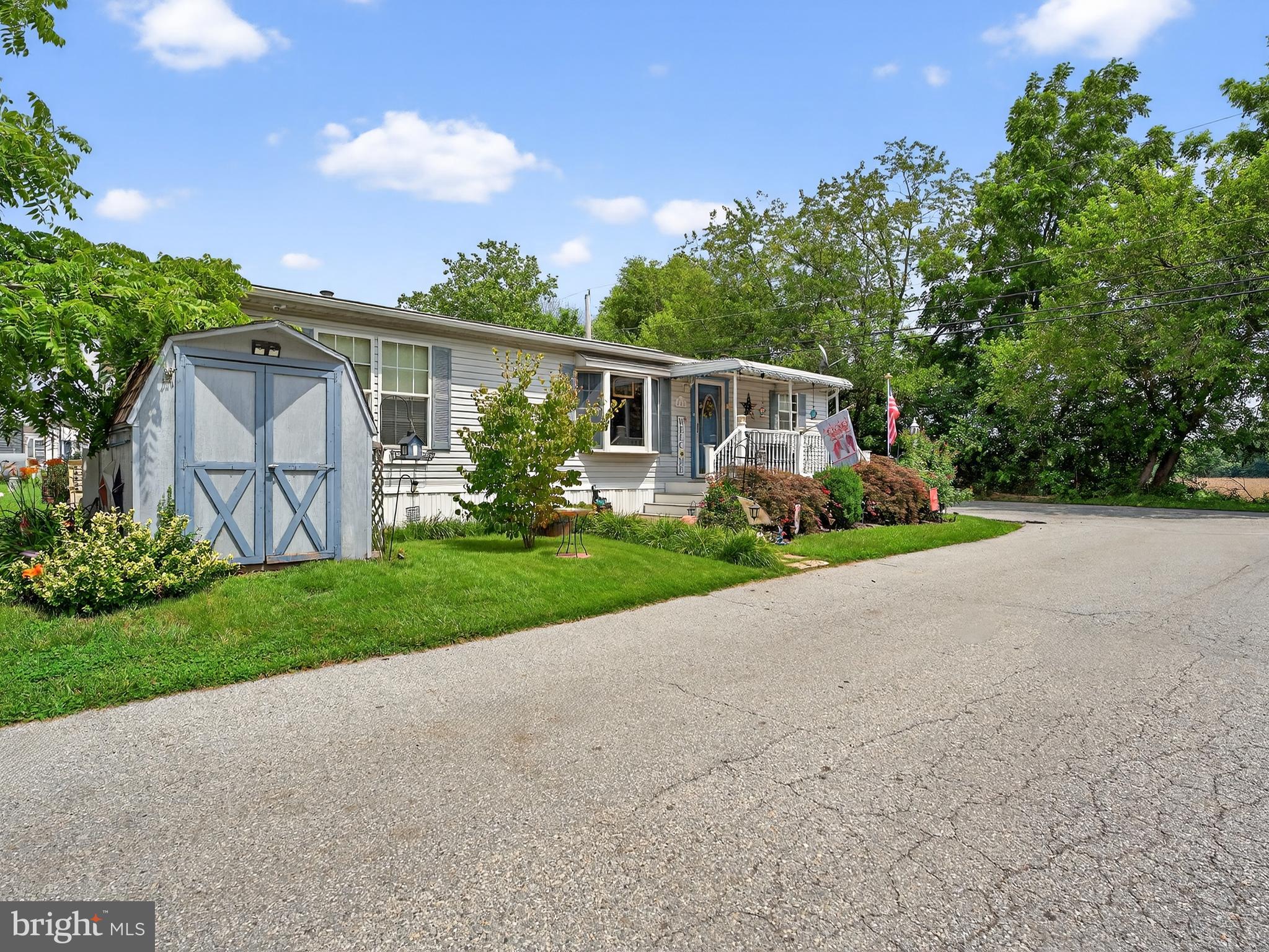 885 Cypress Ave Spring Spring City, PA 19475 - Photo 3 of 24 a front view of a house with garden