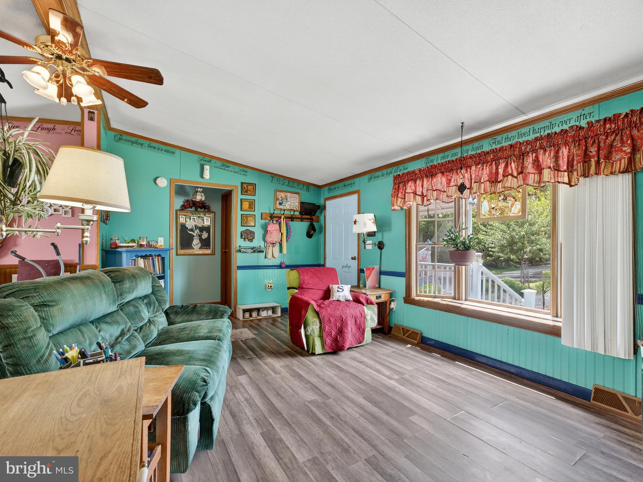 885 Cypress Ave Spring Spring City, PA 19475 - Photo 5 of 24 a very nice looking room with a large window