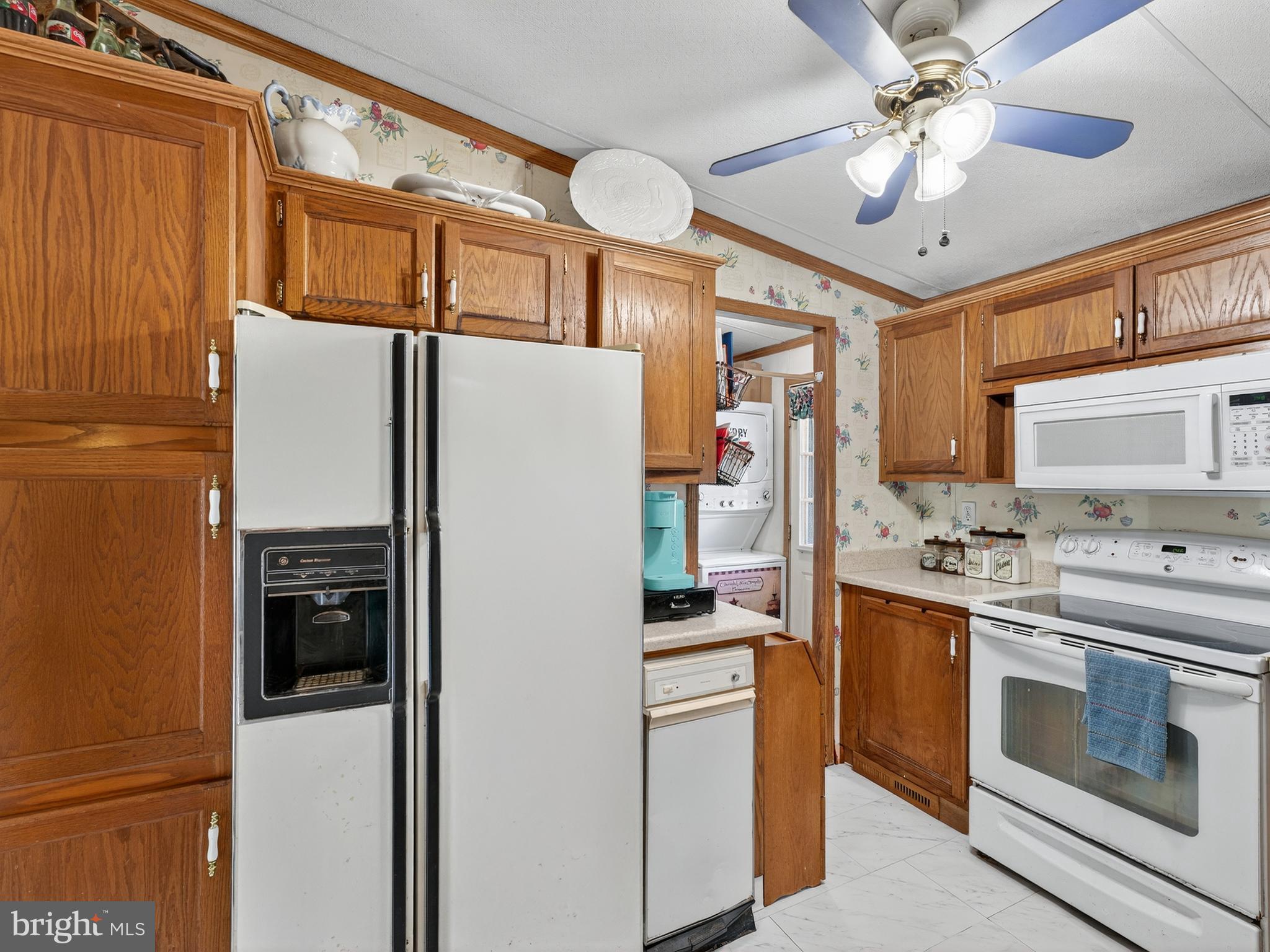 885 Cypress Ave Spring Spring City, PA 19475 - Photo 9 of 24 a kitchen with stainless steel appliances a refrigerator sink and stove