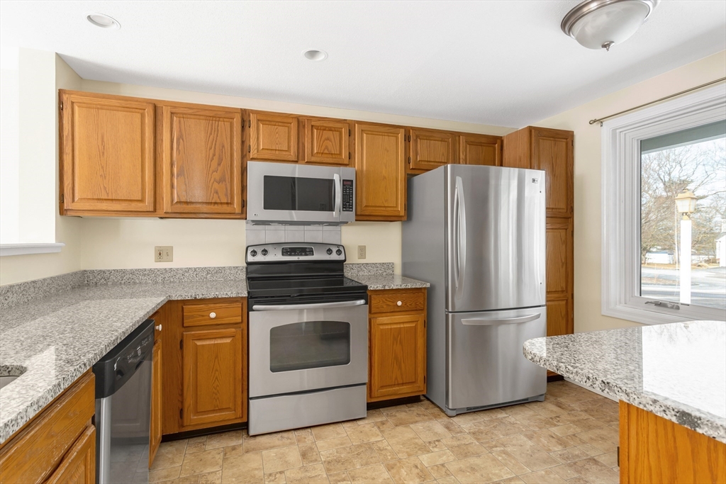 2 Stone Ridge Road, Unit 2 Franklin, MA 02038 - Photo 11 of 34 Gallery Image 11