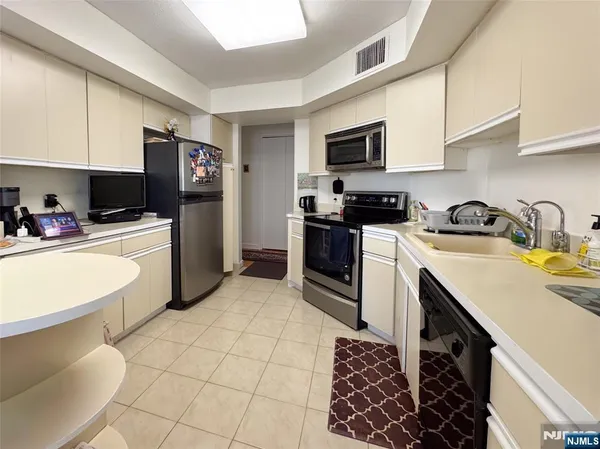 $388,000 | 316 Prospect Avenue, Unit 11J, Hackensack, NJ 07601