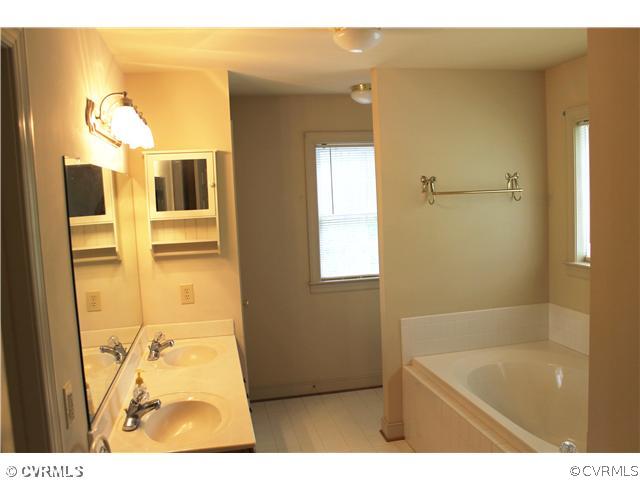68 Rivers Bend Lane Bumpass, VA 23024 - Photo 15 of 24 Master Bath - Ceramic tile floor and jetted tub su