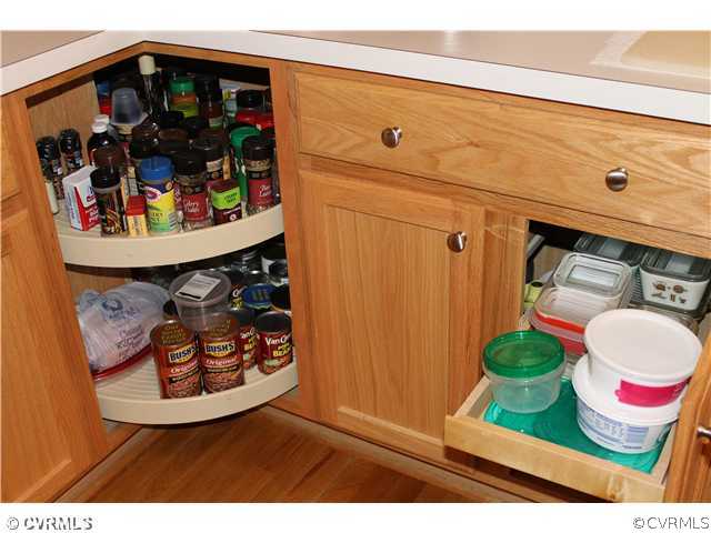 68 Rivers Bend Lane Bumpass, VA 23024 - Photo 7 of 24 Kitchen - A corner lazy susan and cabinet slideout