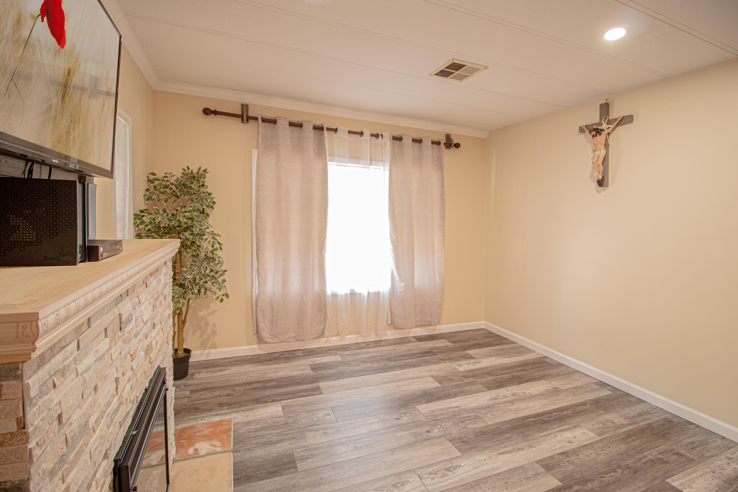 4444 Avenue R Palmdale, CA 93552 - Photo 6 of 36 IMG_4101