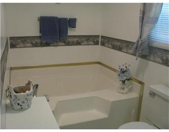 301 Bulgarmarsh Road, Unit T 76 Tiverton, RI 02878 - Photo 7 of 8 a bathroom with a bathtub and a sink