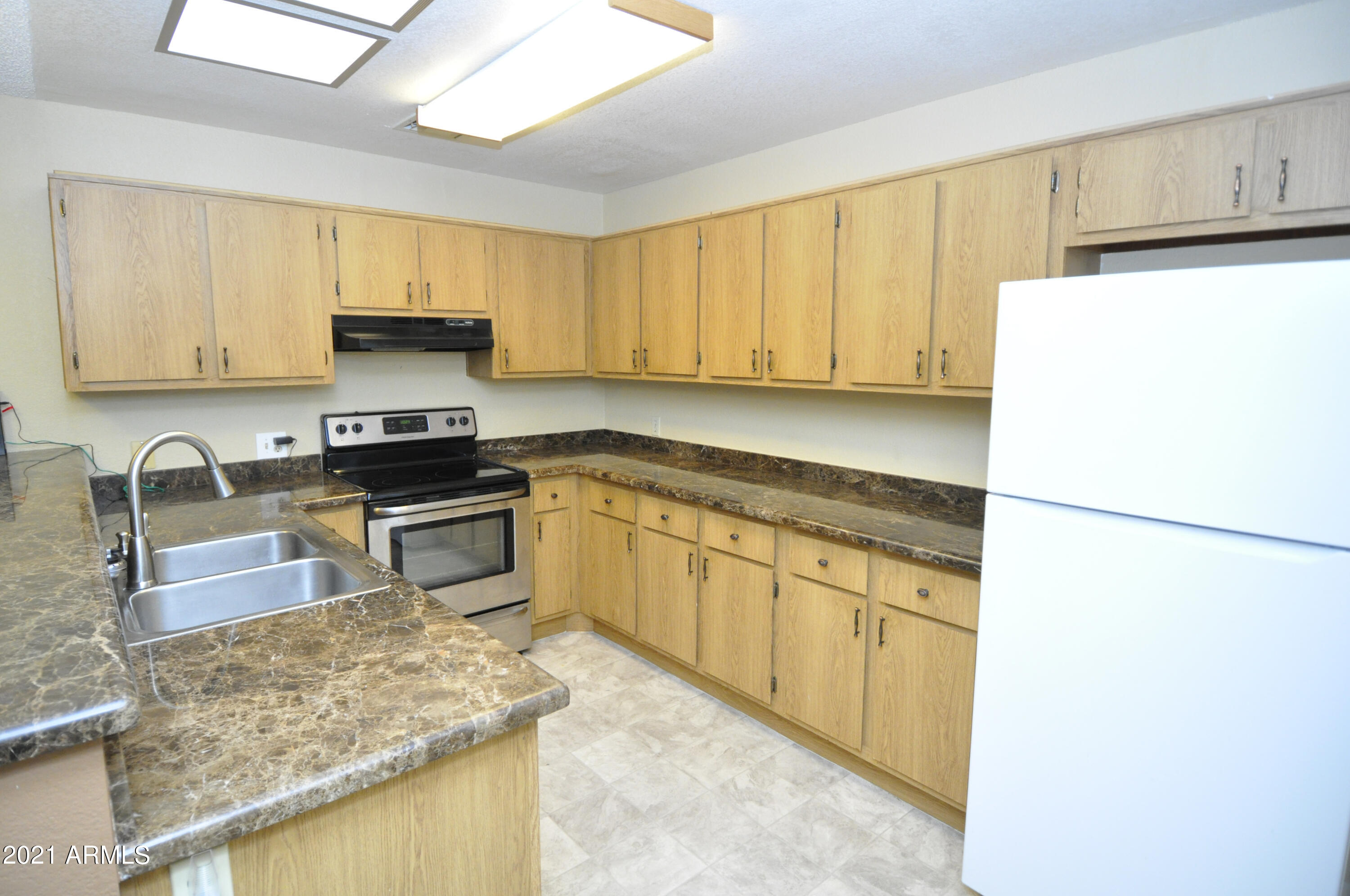14300 West Bell Road, Unit 403 Surprise, AZ 85374 - Photo 12 of 20 kitcen2