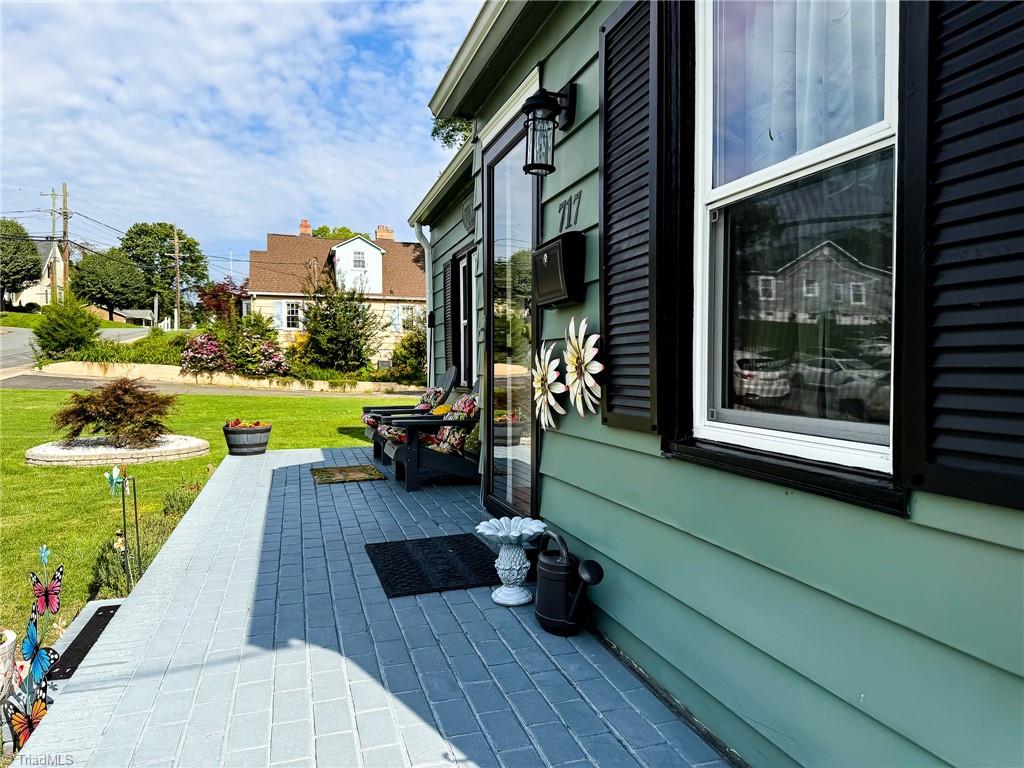 717 Spring Street Mount Airy, NC 27030 - Photo 2 of 24 Gallery Image 2