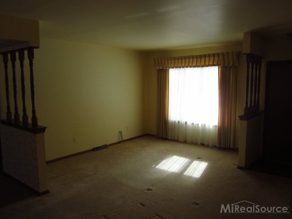 142 West Harrington Road Croswell, MI 48422 - Photo 7 of 15 31228211-6.JPG