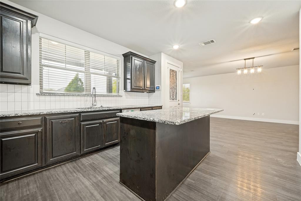44 Kramer Lane Sanger, TX 76266 - Photo 6 of 27 Gallery Image 6