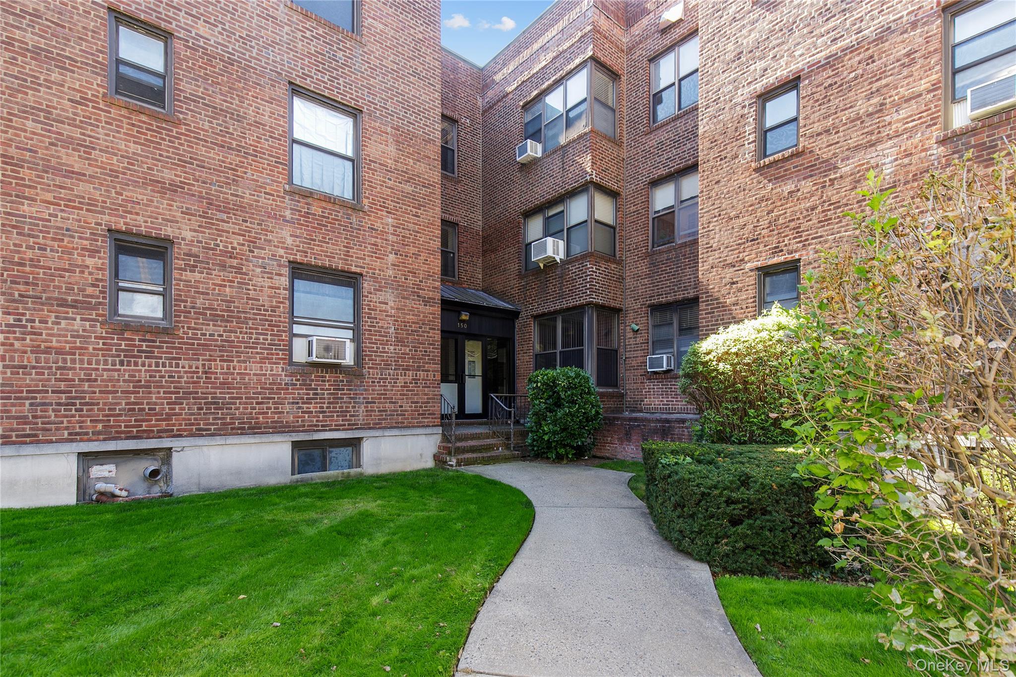 150 South Middle Neck Road, Unit 1E Great Neck, NY 11021 - Photo 1 of 5