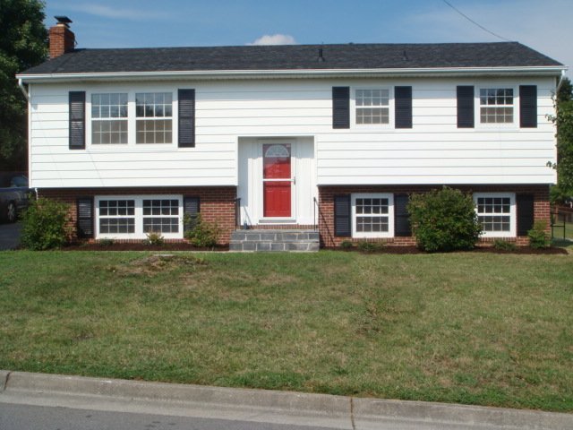 944 Olney Road Vinton, VA 24179 - Photo 1 of 23 Front