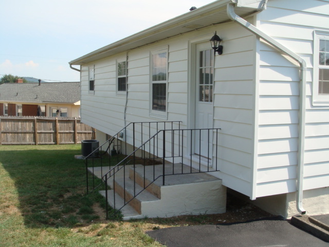 944 Olney Road Vinton, VA 24179 - Photo 4 of 23 DSC03377