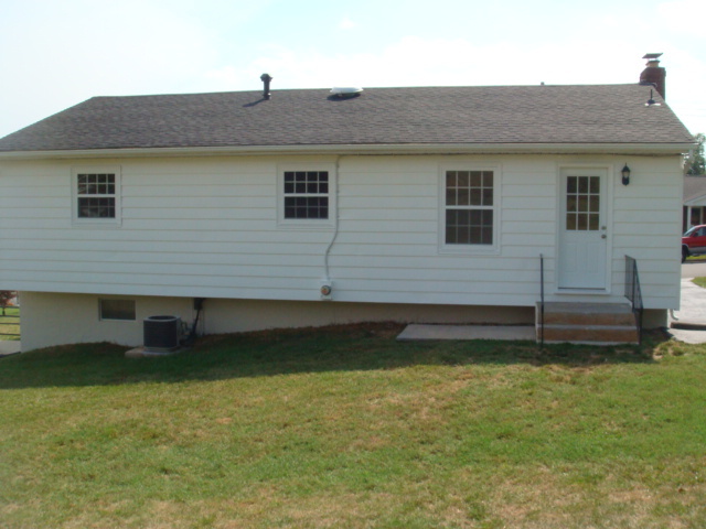 944 Olney Road Vinton, VA 24179 - Photo 5 of 23 DSC03378