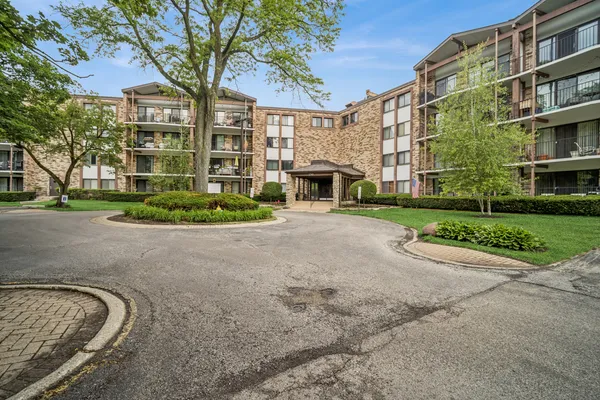 $273,000 | 250 West Parliament Place, Unit 415, Mount Prospect, IL 60056