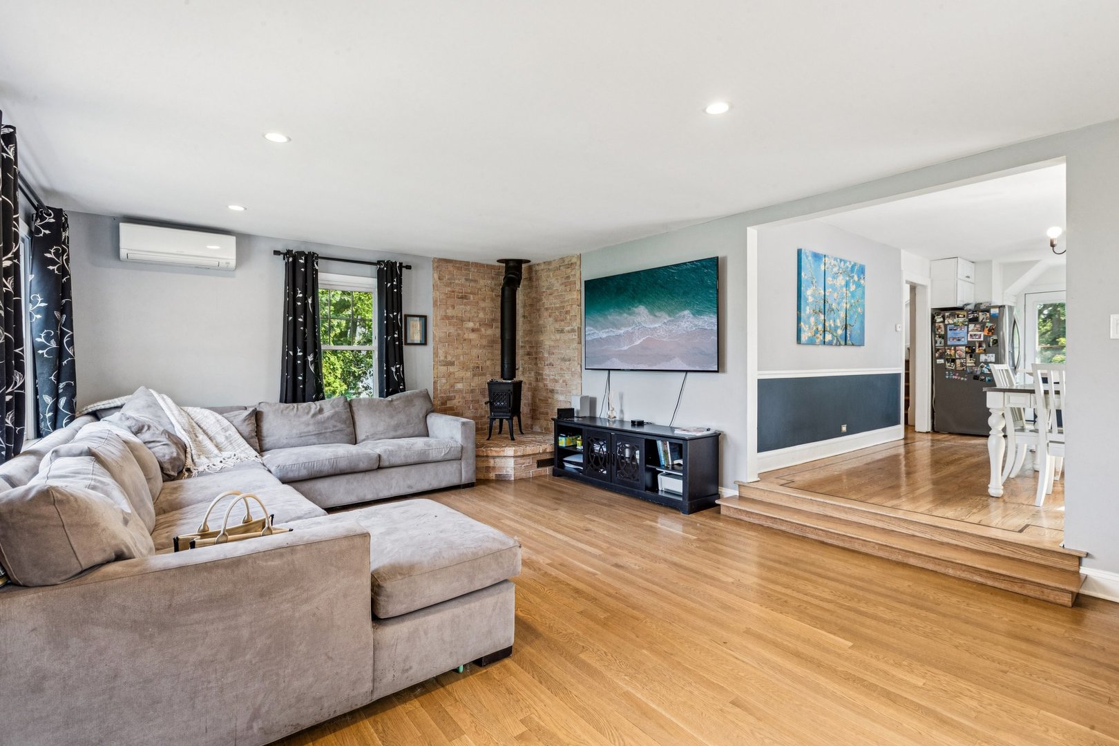 1656 Harding Road Northfield, IL 60093 - Photo 3 of 14 a living room with furniture and a wooden floor