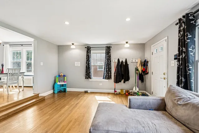 $440,000 | 1656 Harding Road, Northfield, IL 60093