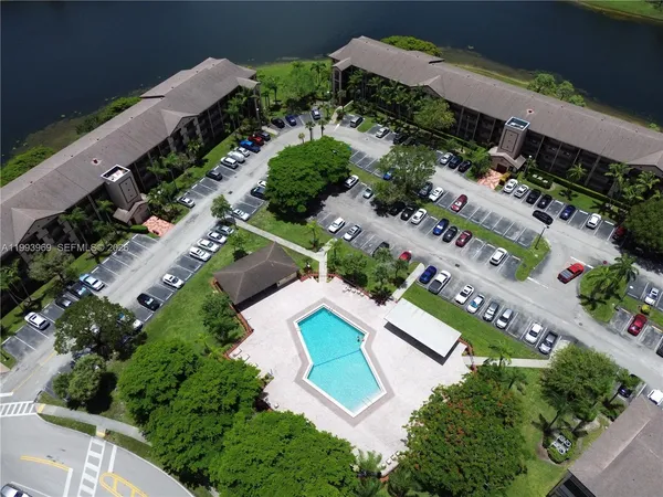 $2,700 | 12500 Southwest 5th Court, Unit 307M, Pembroke Pines, FL 33027