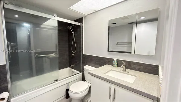 $2,700 | 12500 Southwest 5th Court, Unit 307M, Pembroke Pines, FL 33027