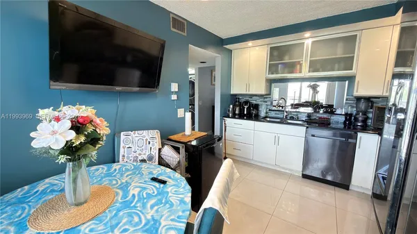 $2,700 | 12500 Southwest 5th Court, Unit 307M, Pembroke Pines, FL 33027