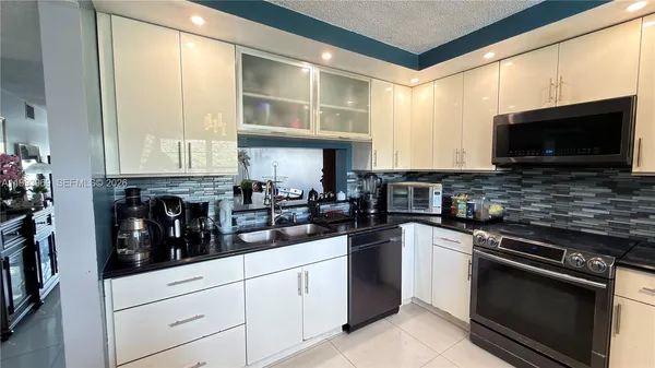 $2,700 | 12500 Southwest 5th Court, Unit 307M, Pembroke Pines, FL 33027