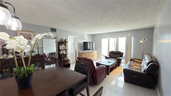 $2,700 | 12500 Southwest 5th Court, Unit 307M, Pembroke Pines, FL 33027