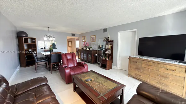 $2,700 | 12500 Southwest 5th Court, Unit 307M, Pembroke Pines, FL 33027