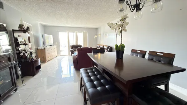 $2,700 | 12500 Southwest 5th Court, Unit 307M, Pembroke Pines, FL 33027