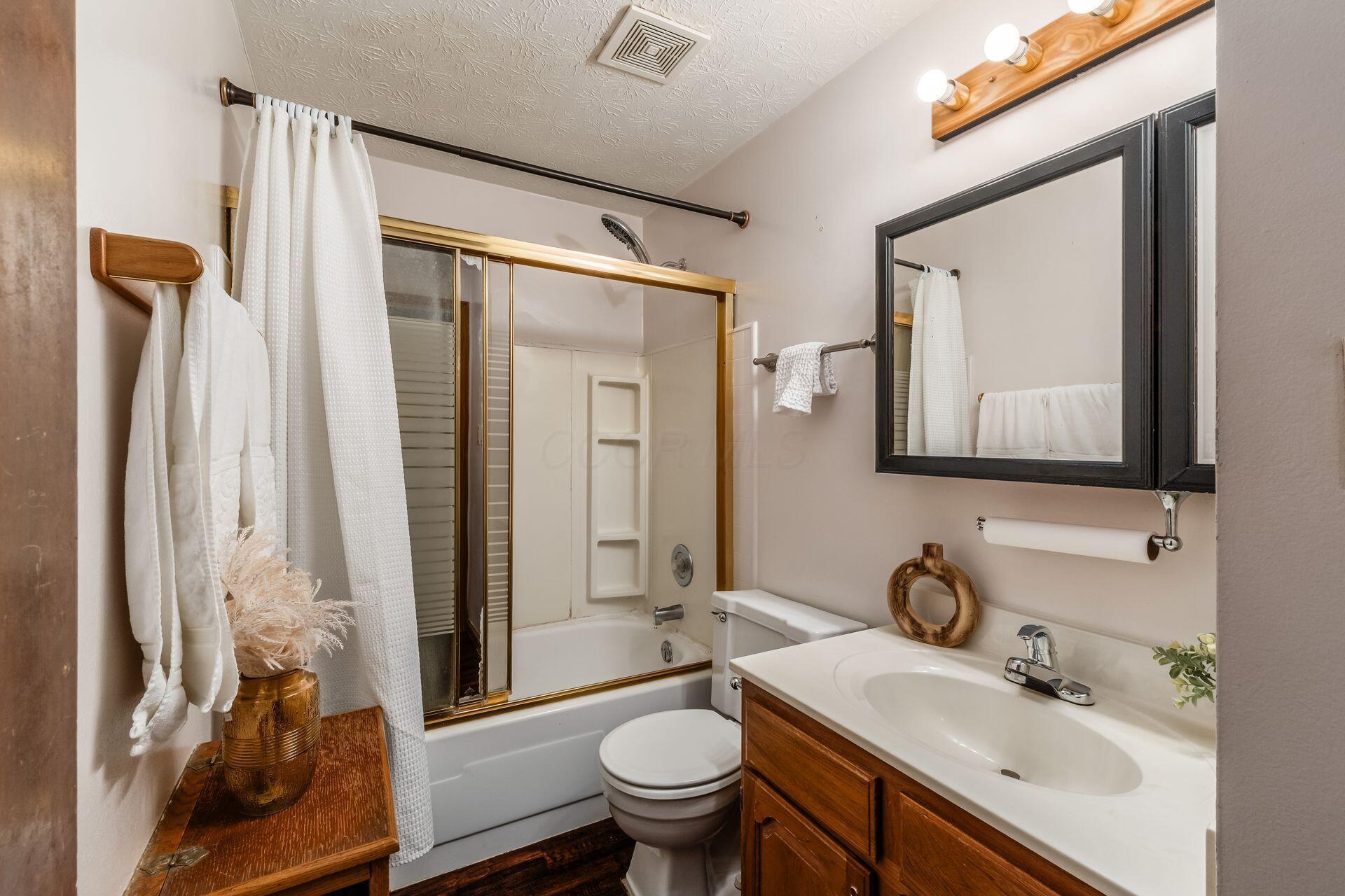 3358 Fontaine Road Columbus, OH 43232 - Photo 18 of 33 Full Bath