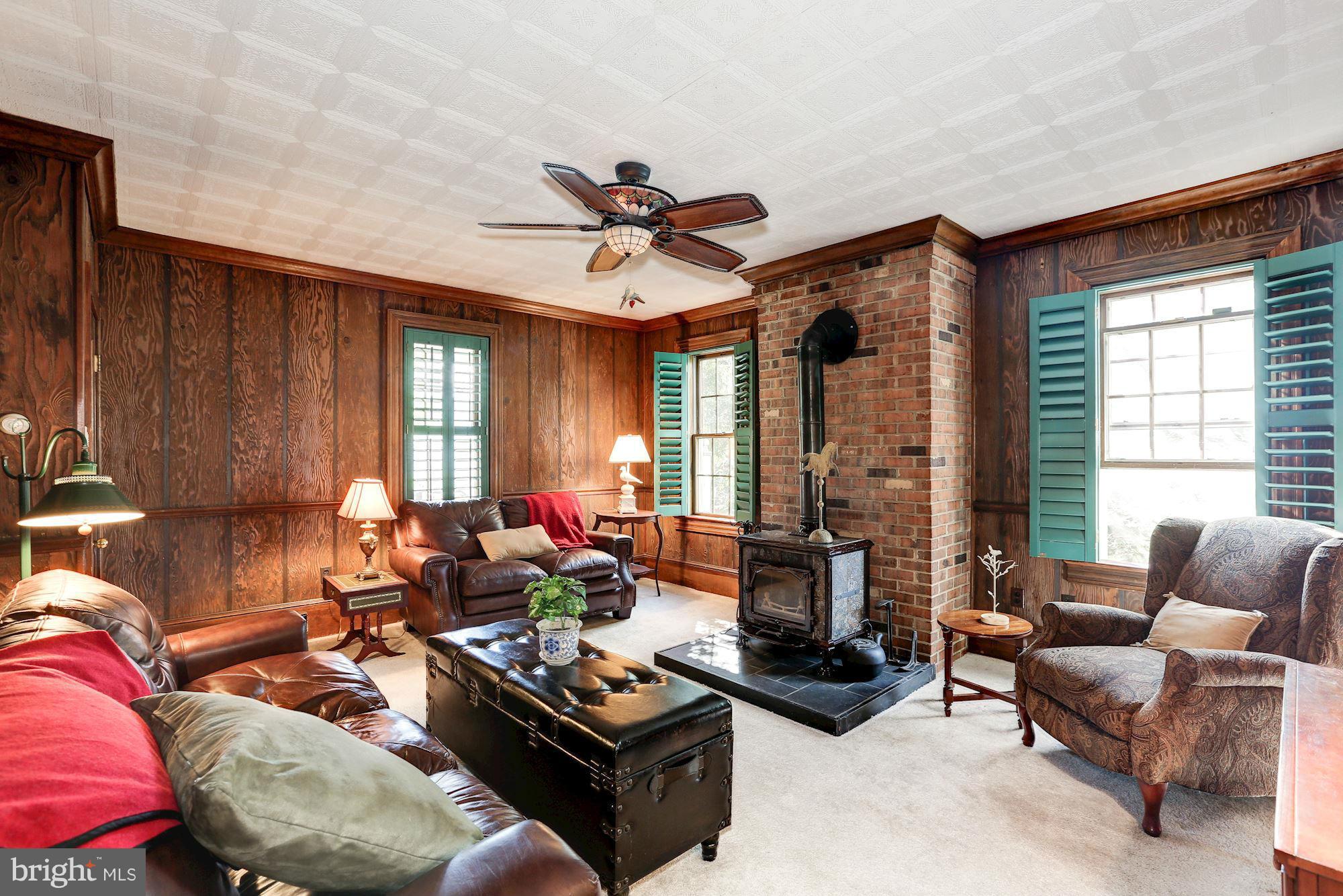 7211 Hawkins Creamery Road Gaithersburg, MD 20882 - Photo 14 of 30 Living Room