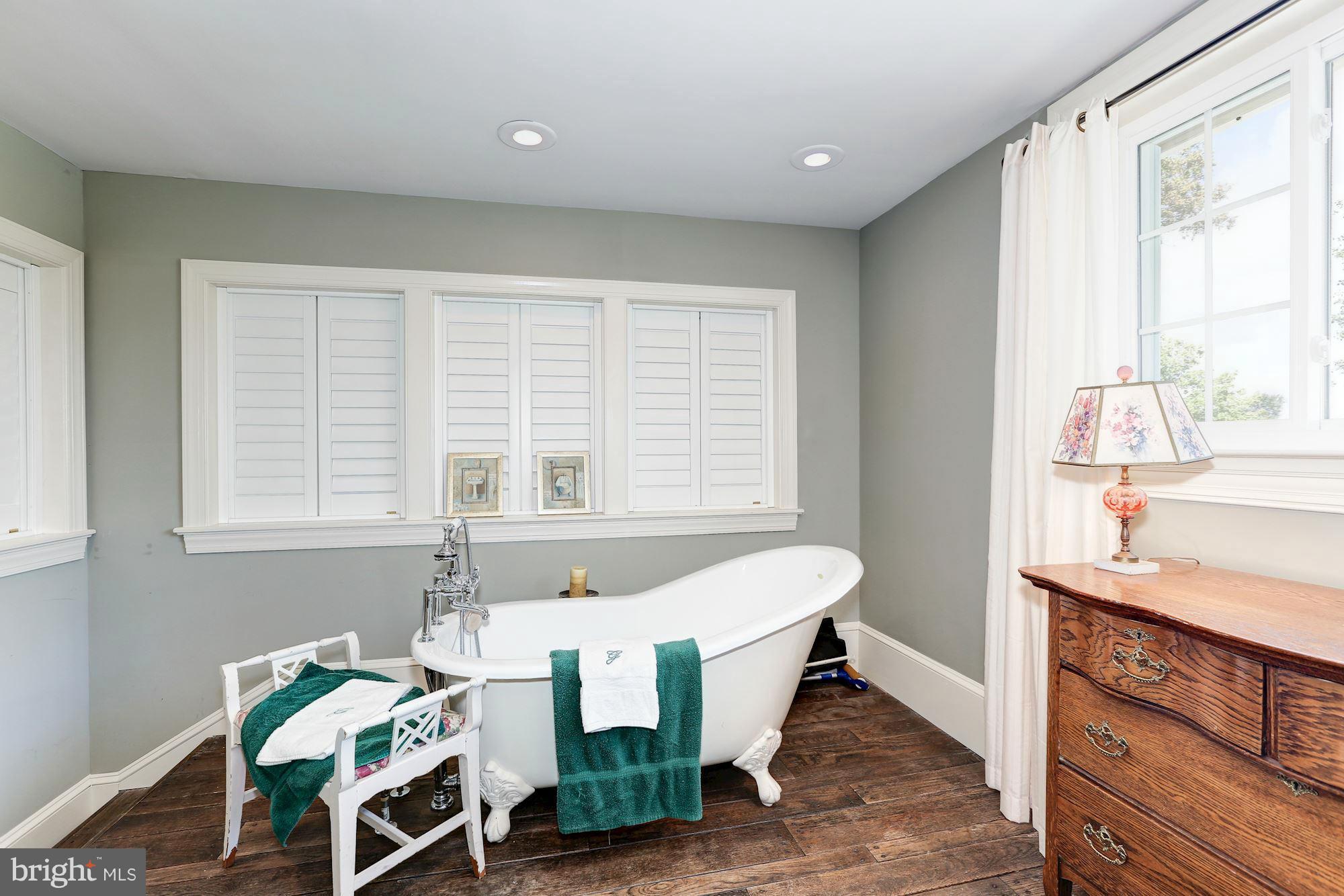 7211 Hawkins Creamery Road Gaithersburg, MD 20882 - Photo 16 of 30 Bath (Master)