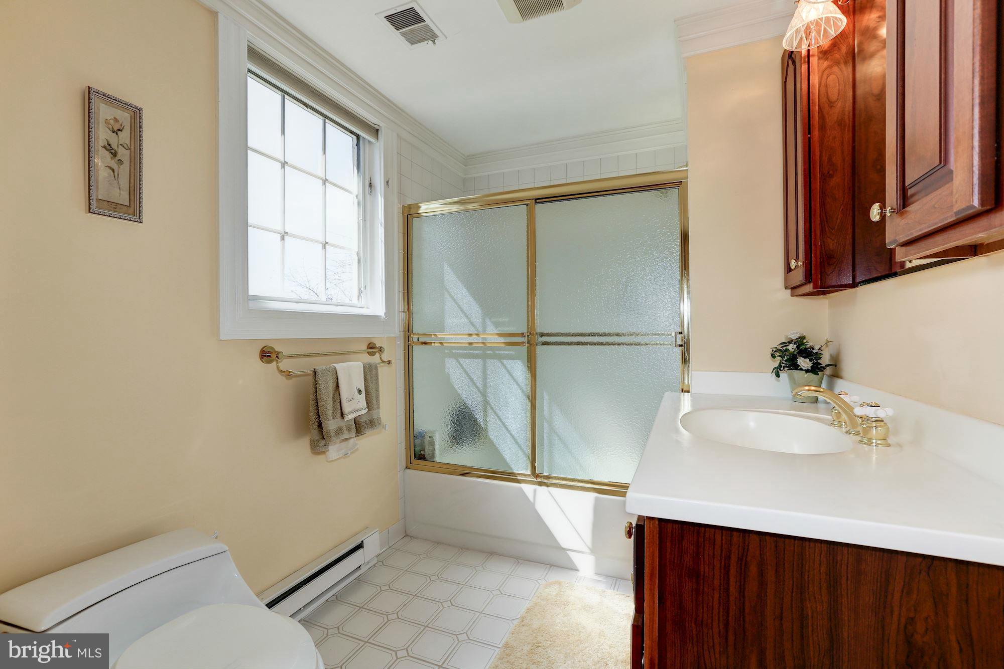 7211 Hawkins Creamery Road Gaithersburg, MD 20882 - Photo 19 of 30 Bath