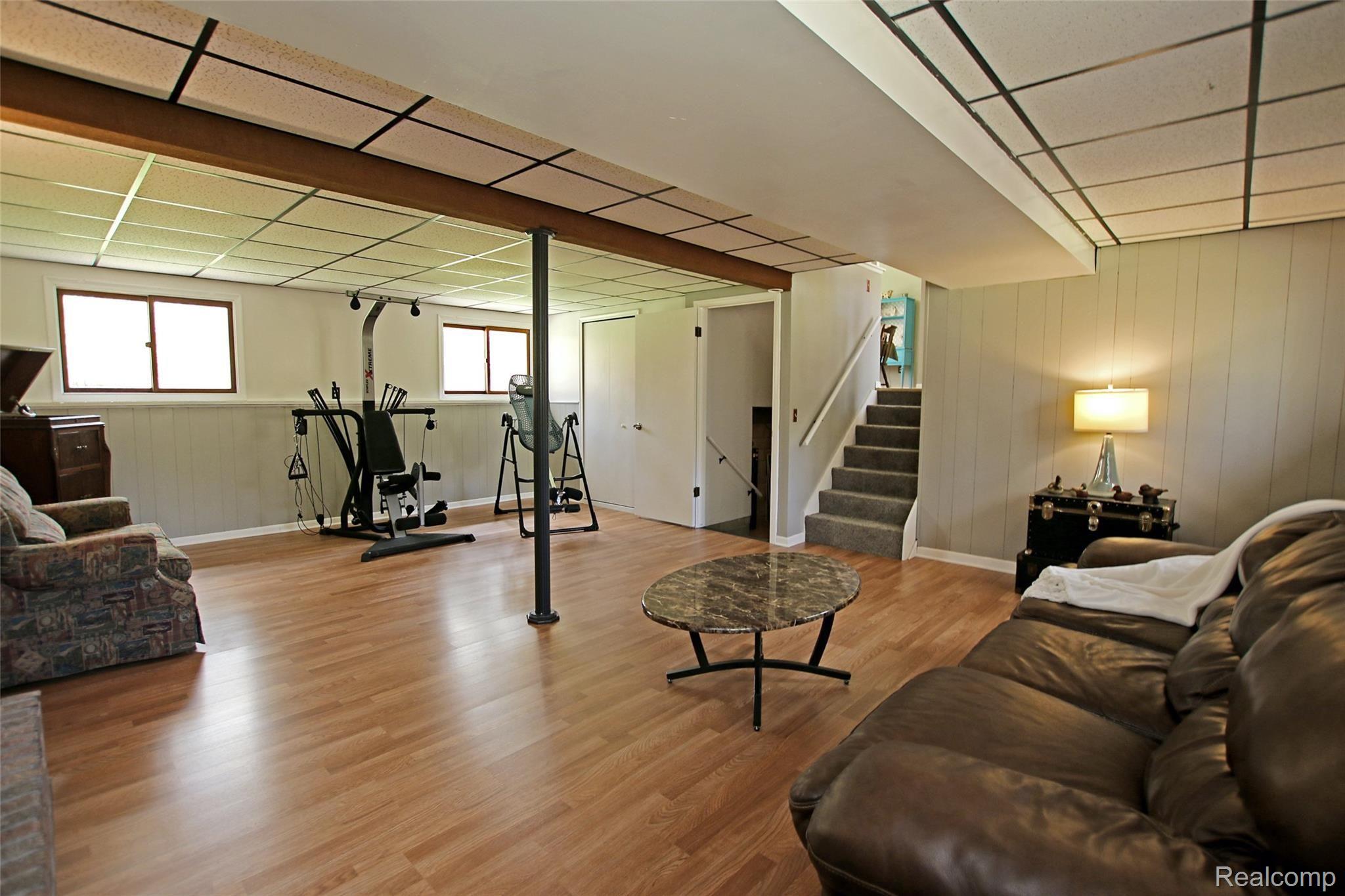 4095 Flint River Road Columbiaville, MI 48421 - Photo 32 of 84 33) Living Room.jpg