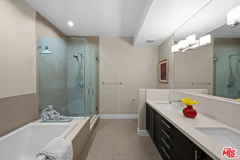 $899,000 | 1250 North Harper Avenue, Unit 414, Los Angeles, CA 90046