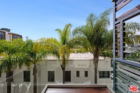 $899,000 | 1250 North Harper Avenue, Unit 414, Los Angeles, CA 90046