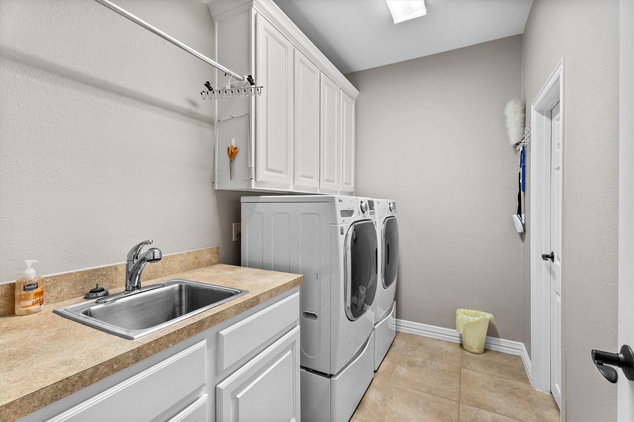 130 East Cove View Trail Spring, TX 77389 - Photo 26 of 50 Very nice size laudry with sink, cabinets and hanging space