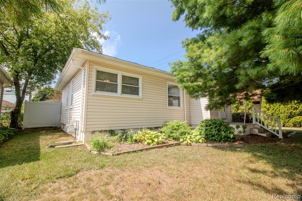 17028 Reno Street Riverview, MI 48193 - Photo 4 of 32