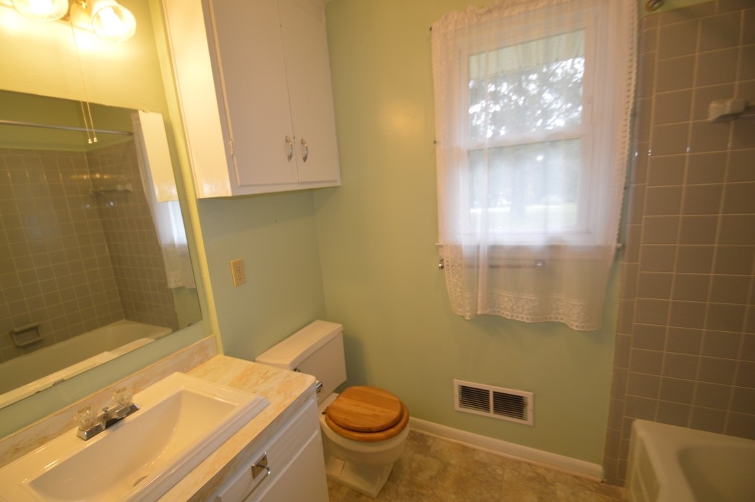 9206 Fairforest Road Spartanburg, SC 29301 - Photo 13 of 25