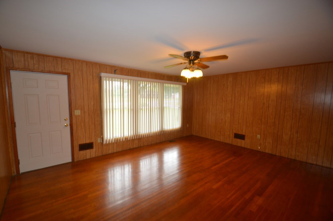 9206 Fairforest Road Spartanburg, SC 29301 - Photo 4 of 25