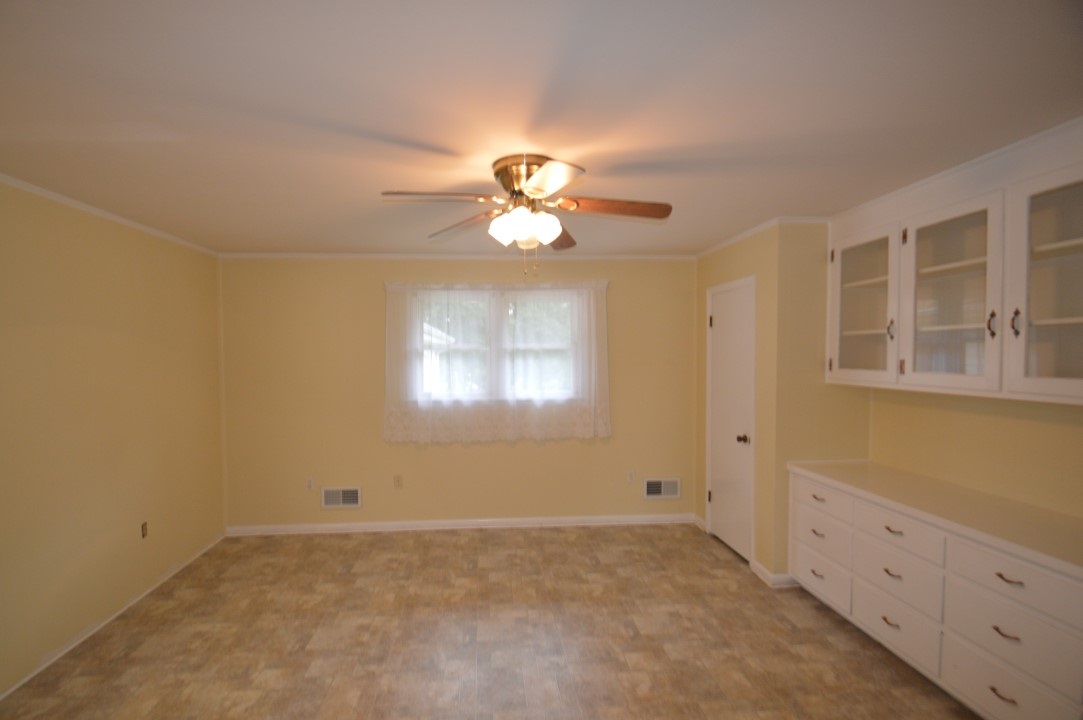 9206 Fairforest Road Spartanburg, SC 29301 - Photo 5 of 25