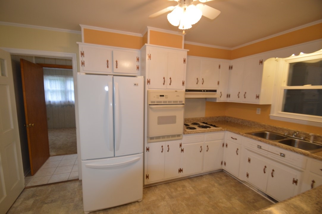 9206 Fairforest Road Spartanburg, SC 29301 - Photo 7 of 25