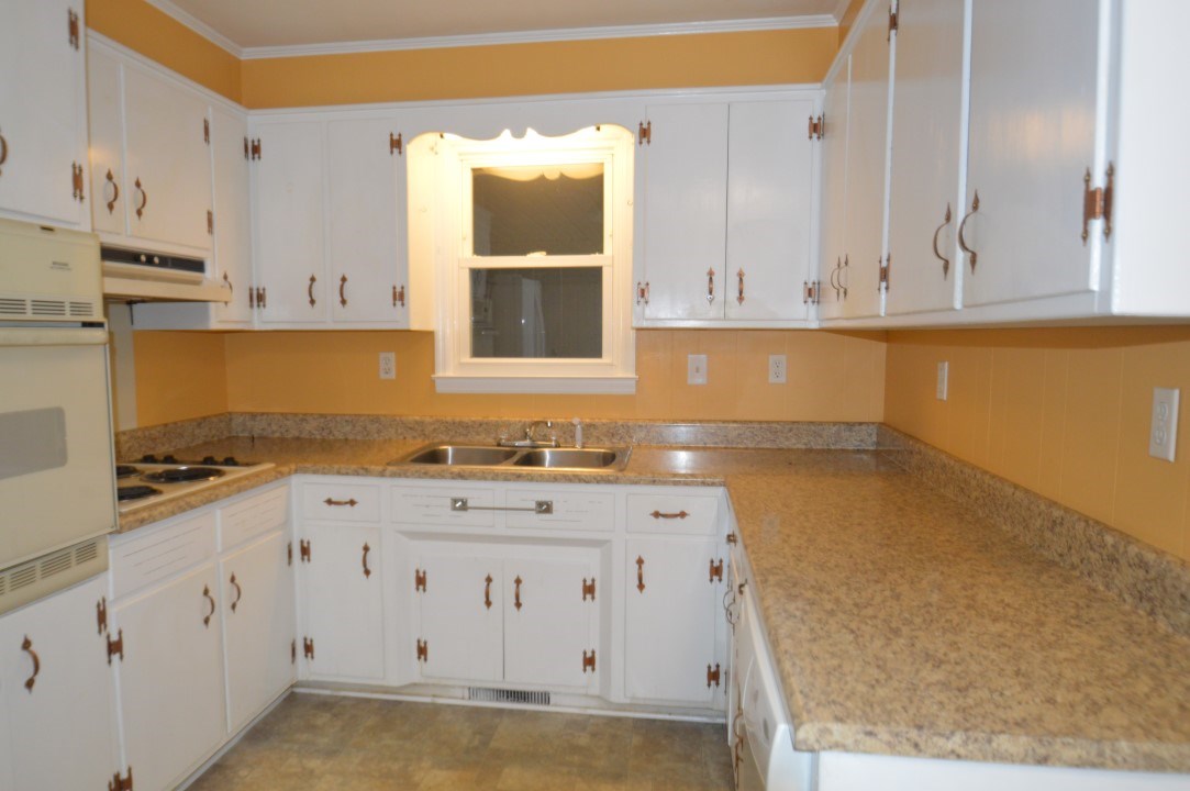 9206 Fairforest Road Spartanburg, SC 29301 - Photo 8 of 25