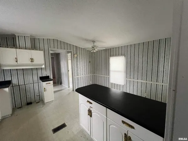 $49,000 | 112 North Old Marion Road, Goreville, IL 62939