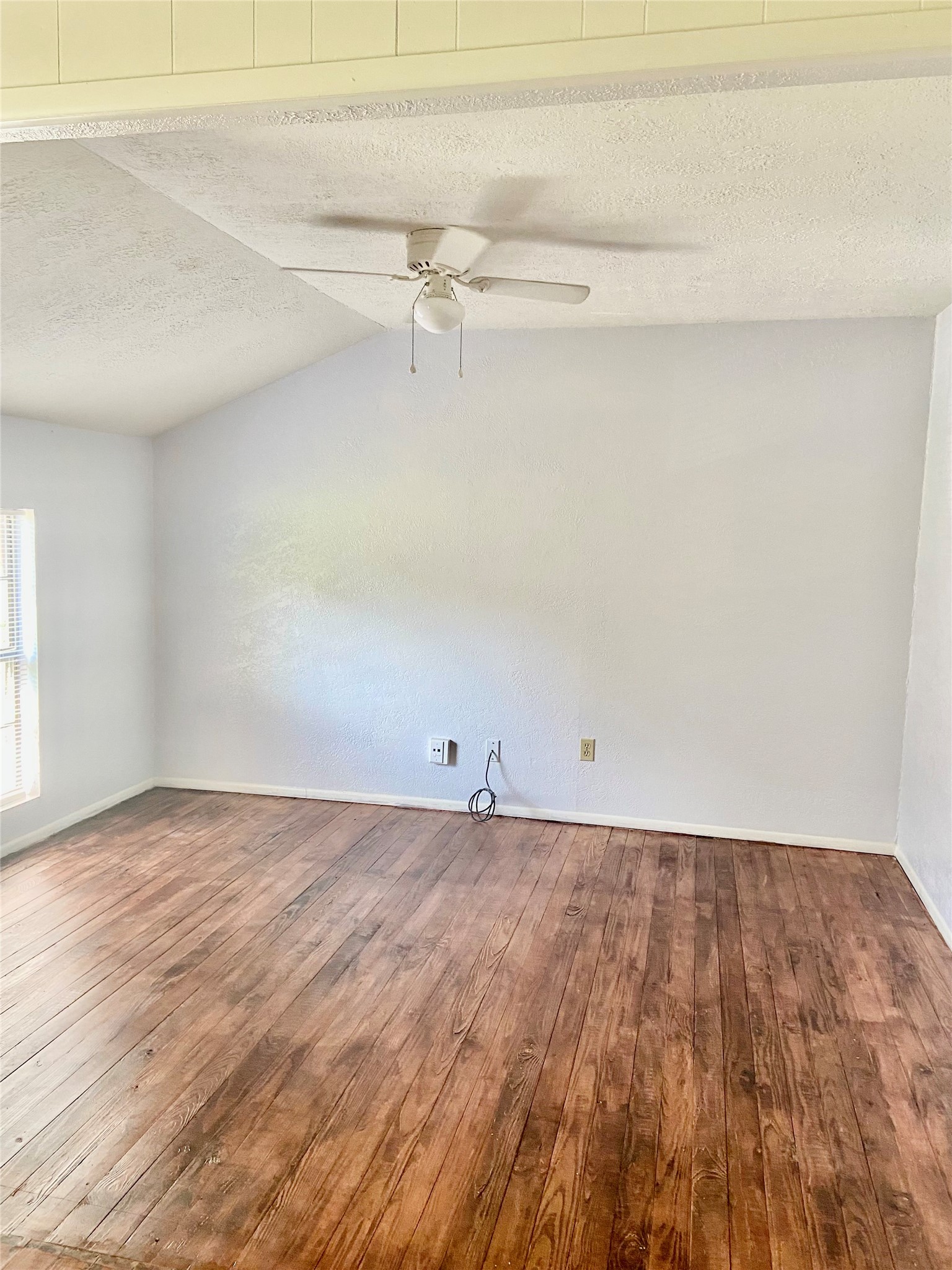 416 North Tinsley Street Angleton, TX 77515 - Photo 3 of 11