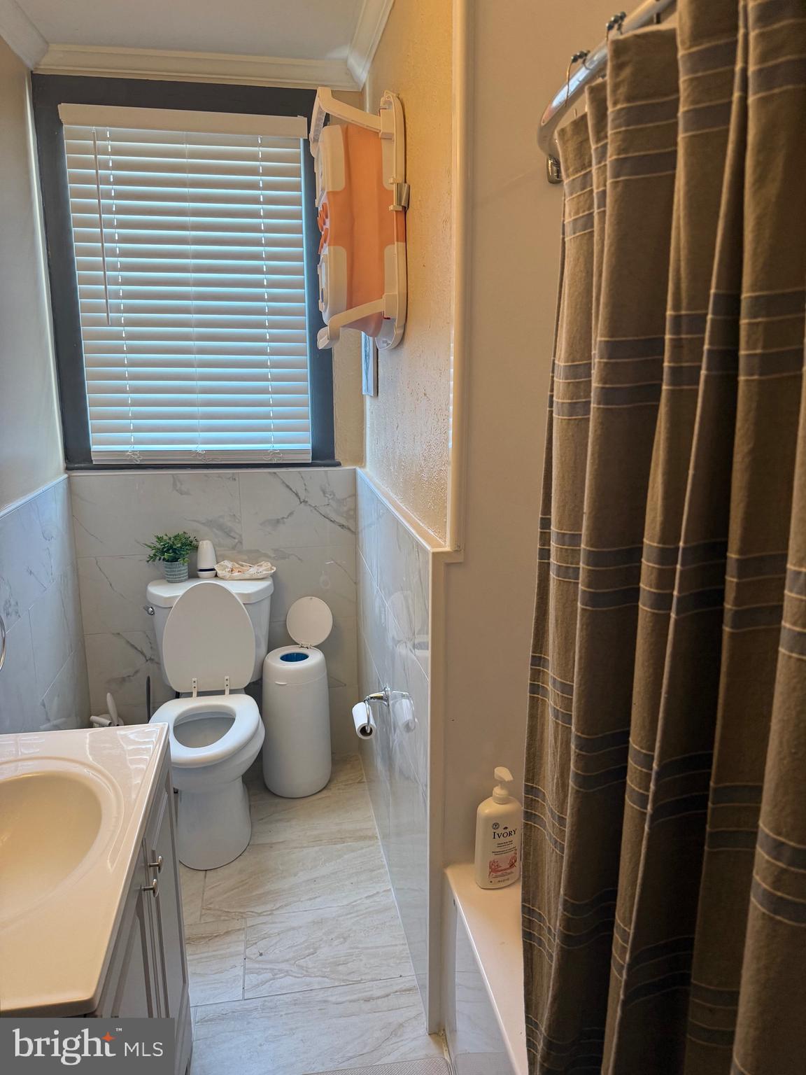 345 Stevens Street Philadelphia, PA 19111 - Photo 21 of 21 2nd floor bathroom